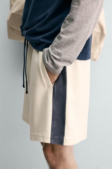 BERMUDA JOGGING BANDES CONTRASTÉES - Blanc cassé de Zara - Image 5