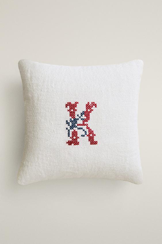 COUSSIN LIN BRODÉ LETTRE K - Écru de Zara - Image 0