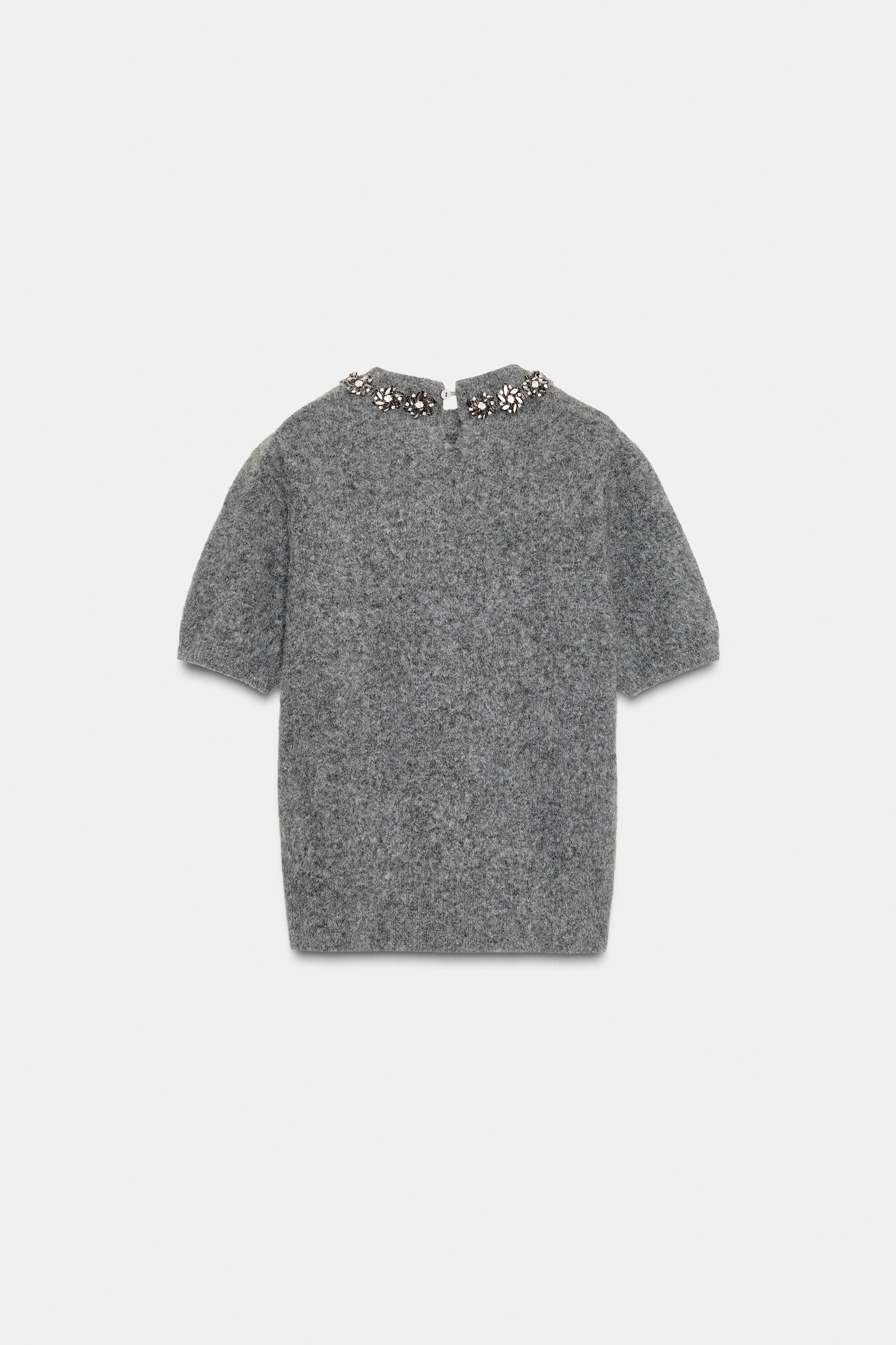 HAUT À MANCHES COURTES EN MAILLE AVEC FANTAISIE BIJOU
