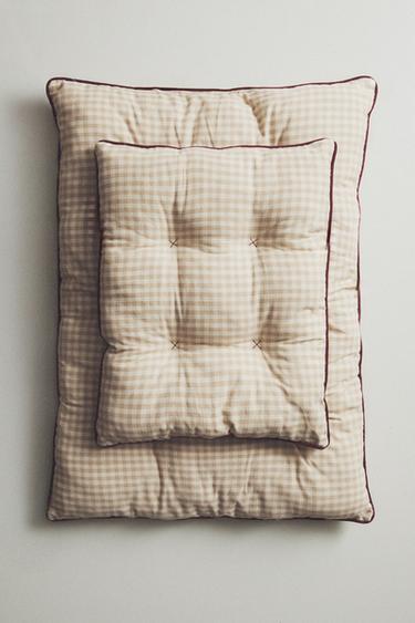 CHECK PET FLOOR CUSHION WITH PIPING - Light beige by Zara