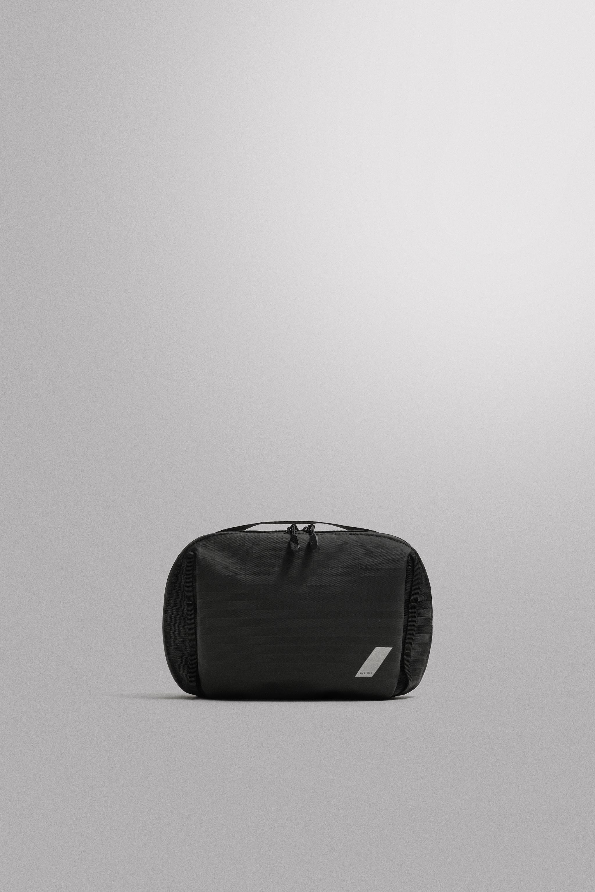 SPORTS TOILETRY BAG