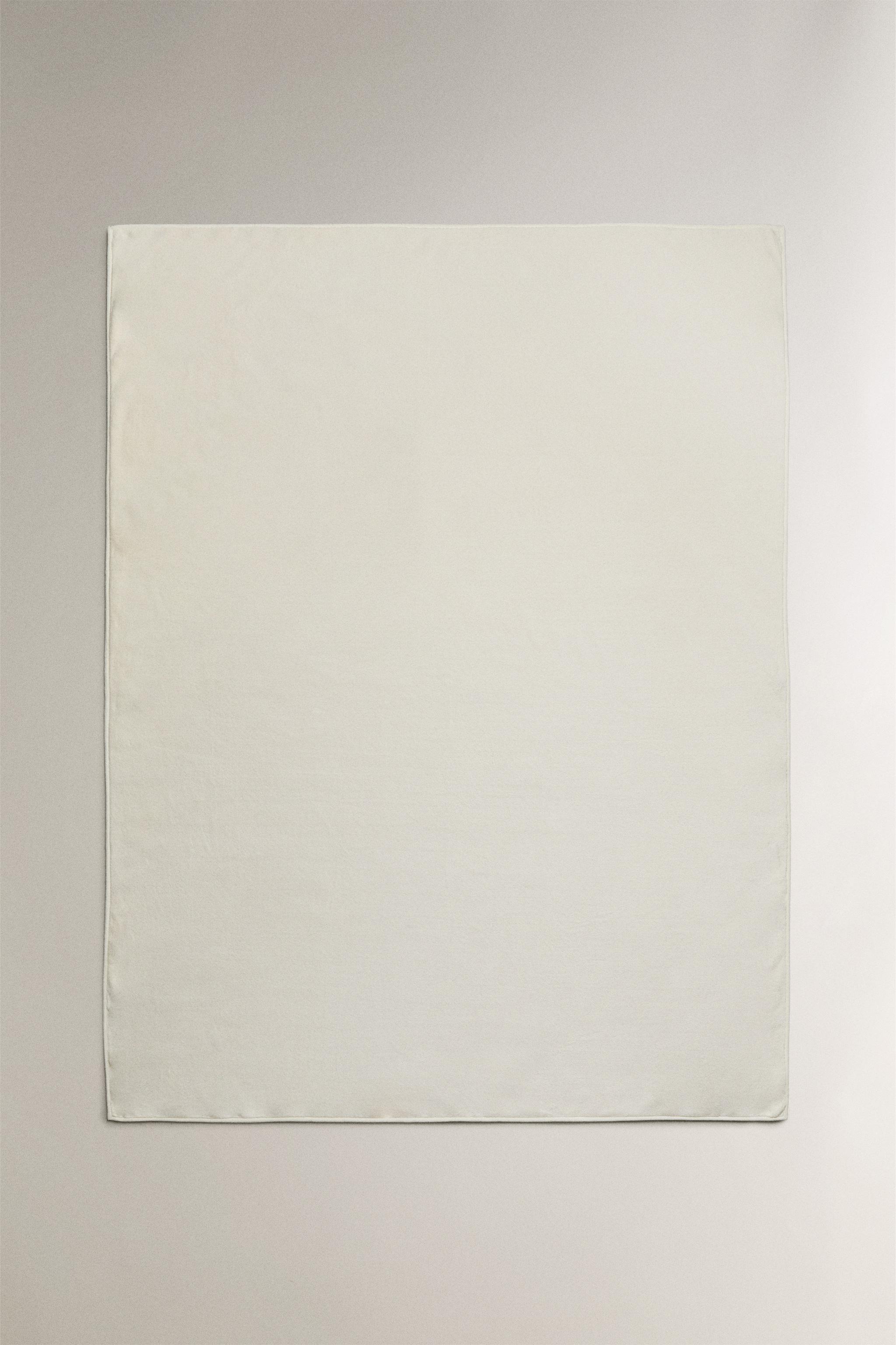 FLEECE BLANKET — Oyster-white