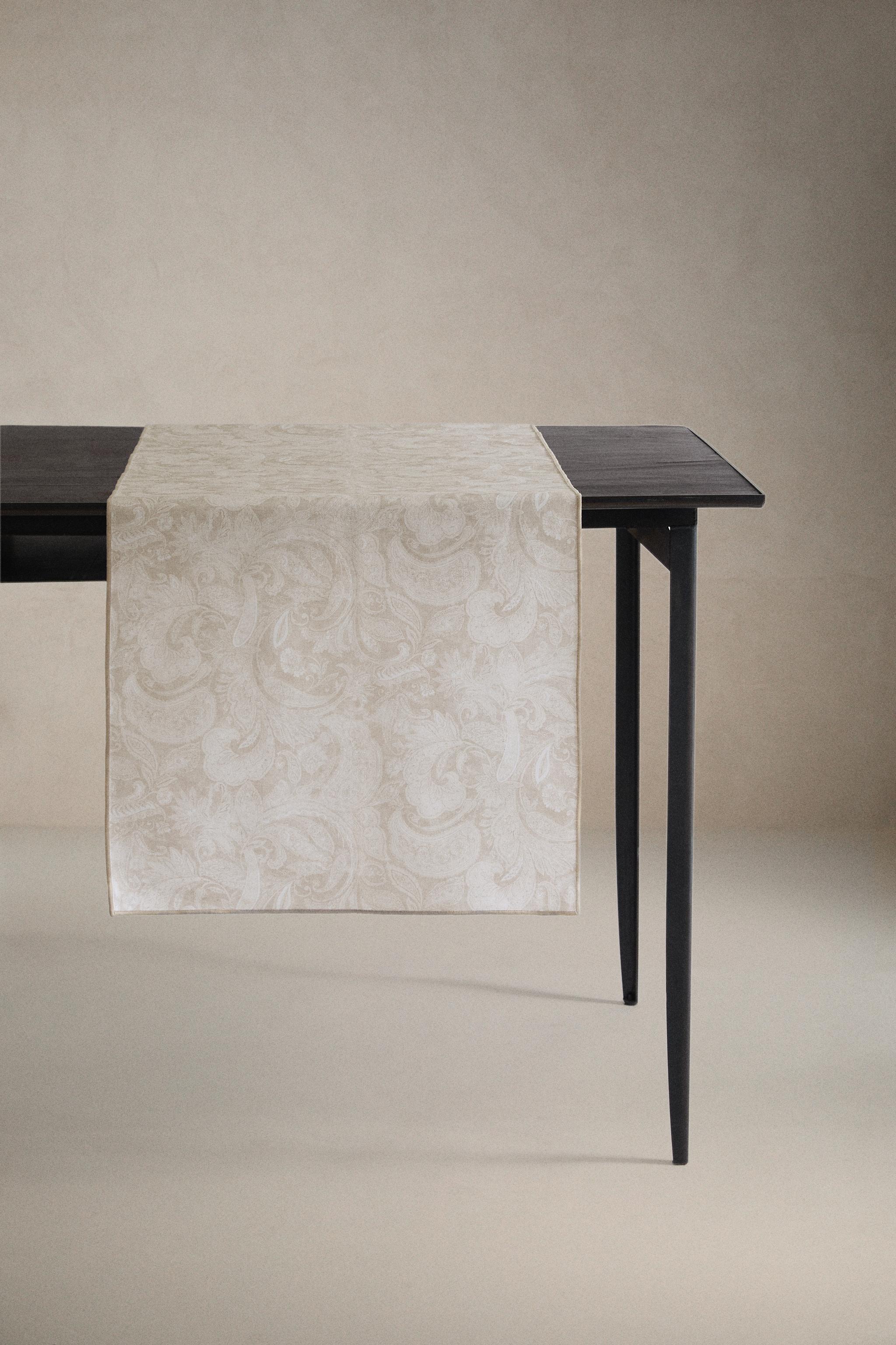 PAISLEY PRINT RESIN TABLE RUNNER