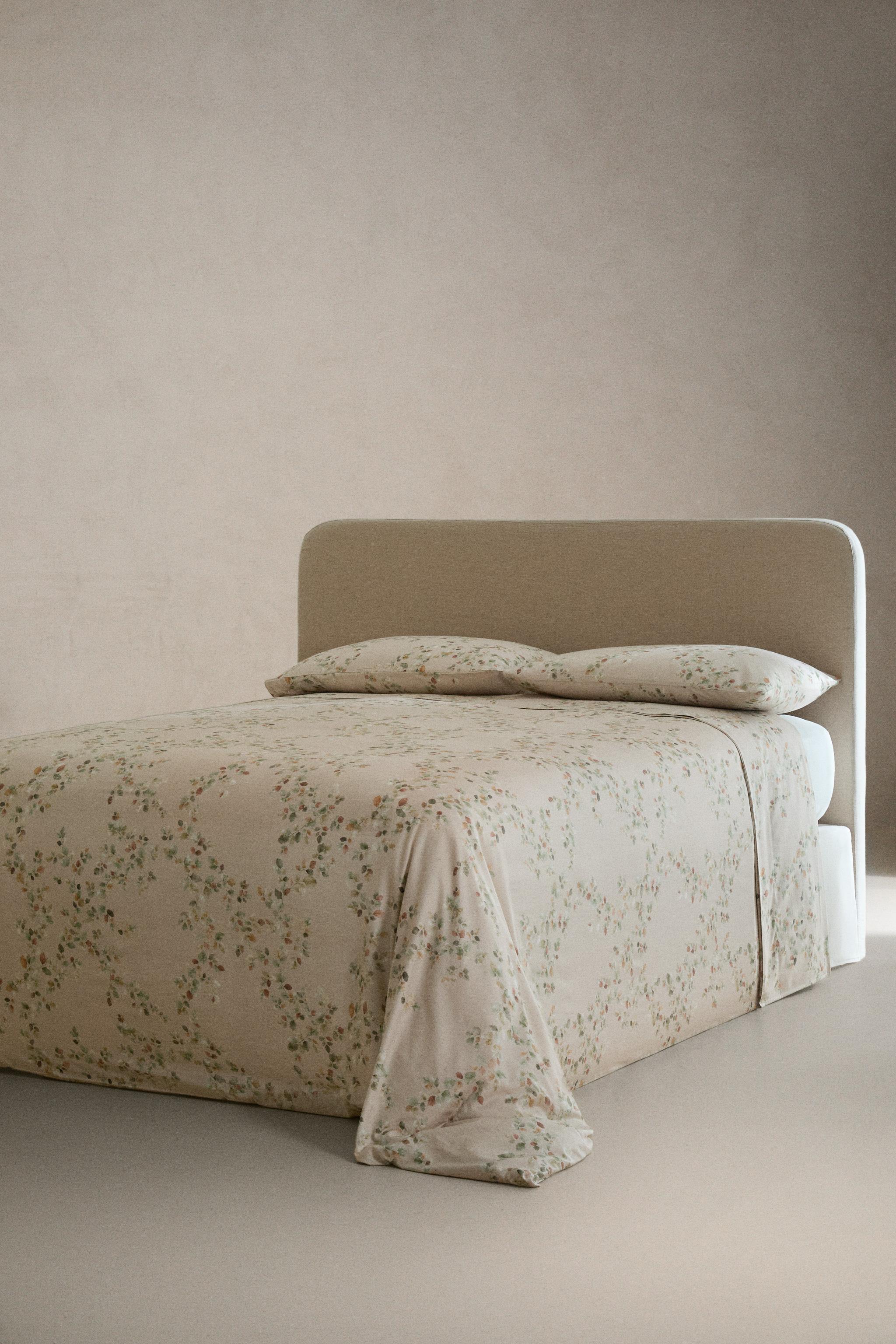 DRAP DE DESSUS SATIN IMPRIMÉ FEUILLES