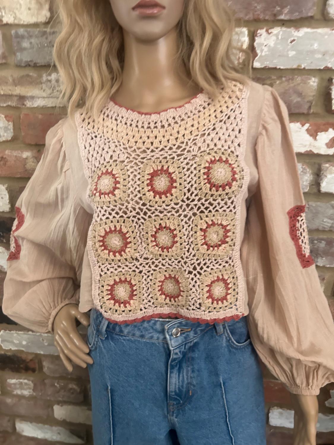 LINEN BLEND CROCHET TOP