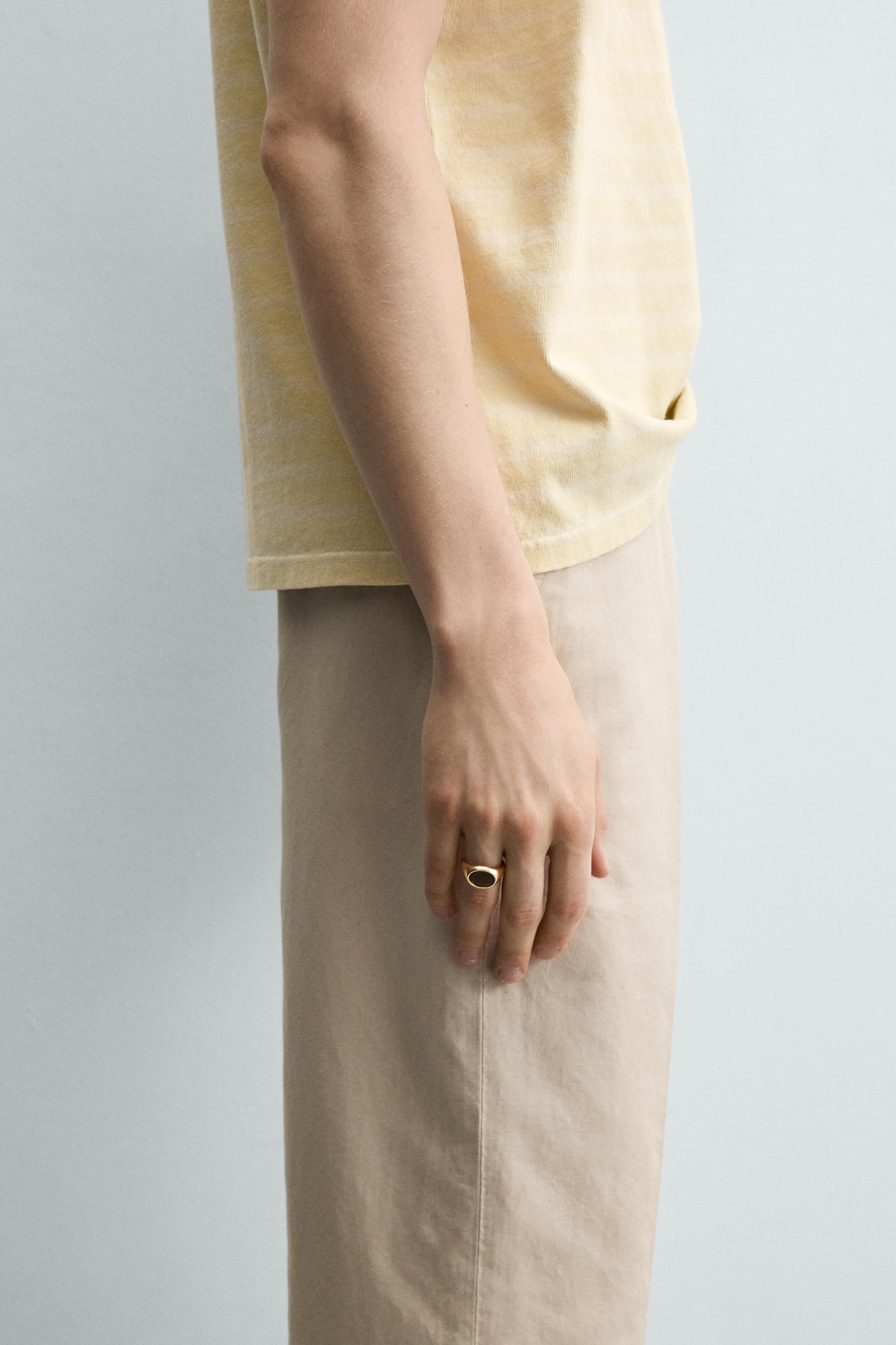 STONE SIGNET RING