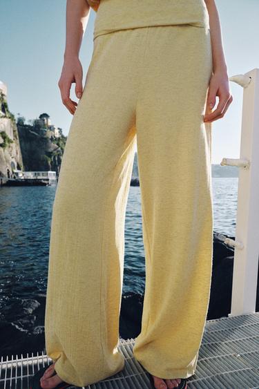 PANTALON DROIT TEXTURÉ - Jaune clair de Zara - Image 1