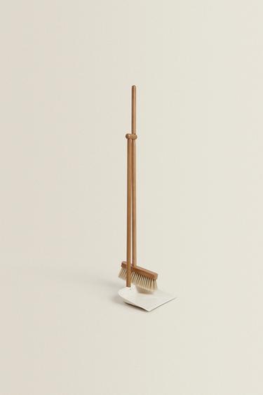 WOODEN DUSTPAN AND BRUSH SET - White by Zara