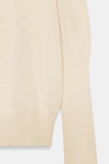 PULL EN MAILLES EXTRAFINES À COL EN V - Écru moyen de Zara - Image 5