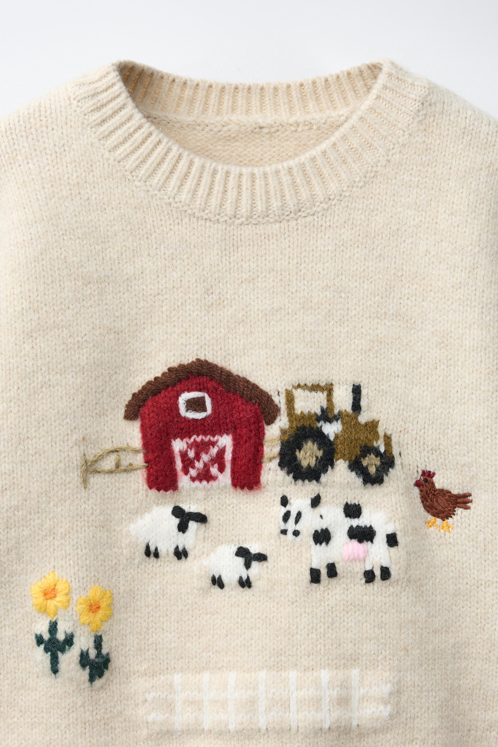 PULL EN MAILLE AVEC BRODERIES FERME
