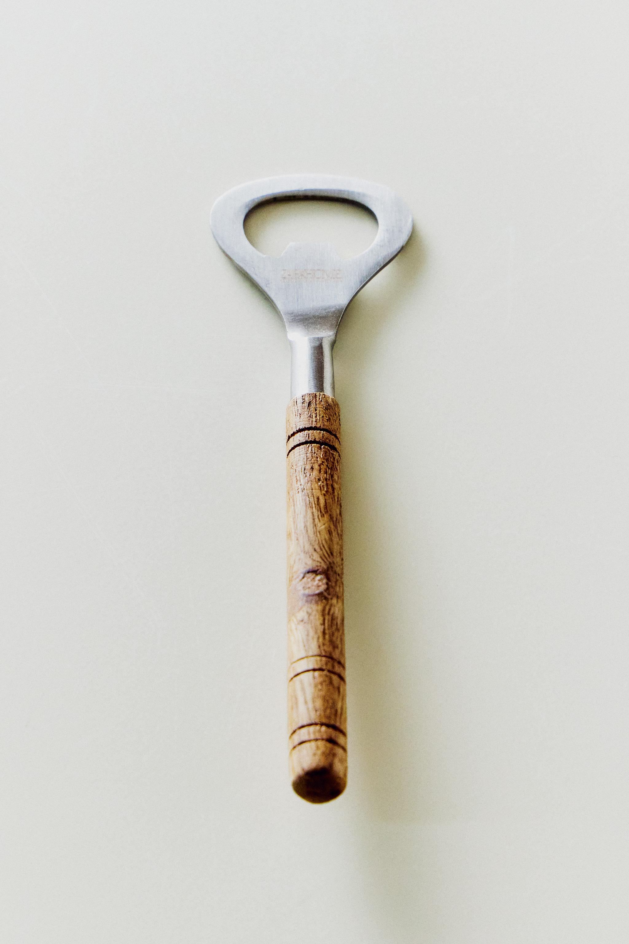 WOODEN BOTTLE OPENER — Light beige
