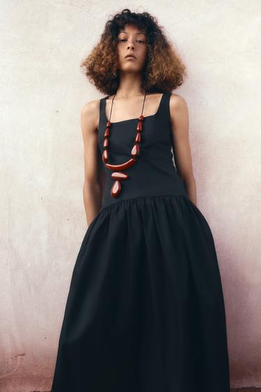 فستان بحمالات وثنيات ZW COLLECTION - أسود الخاص بـ Zara