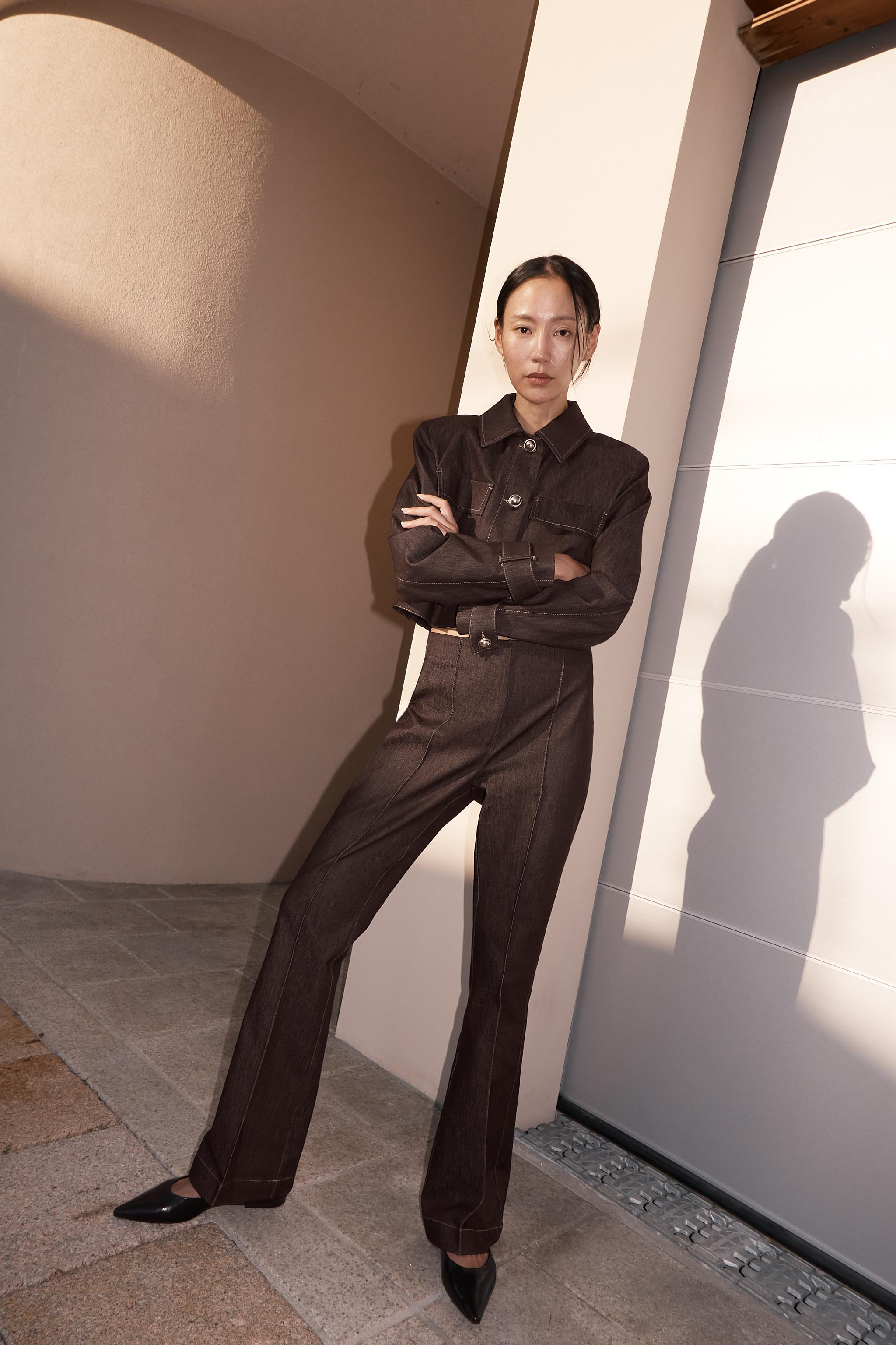 コントラストステッチ入りショートジャケット - ブラウン | ZARA