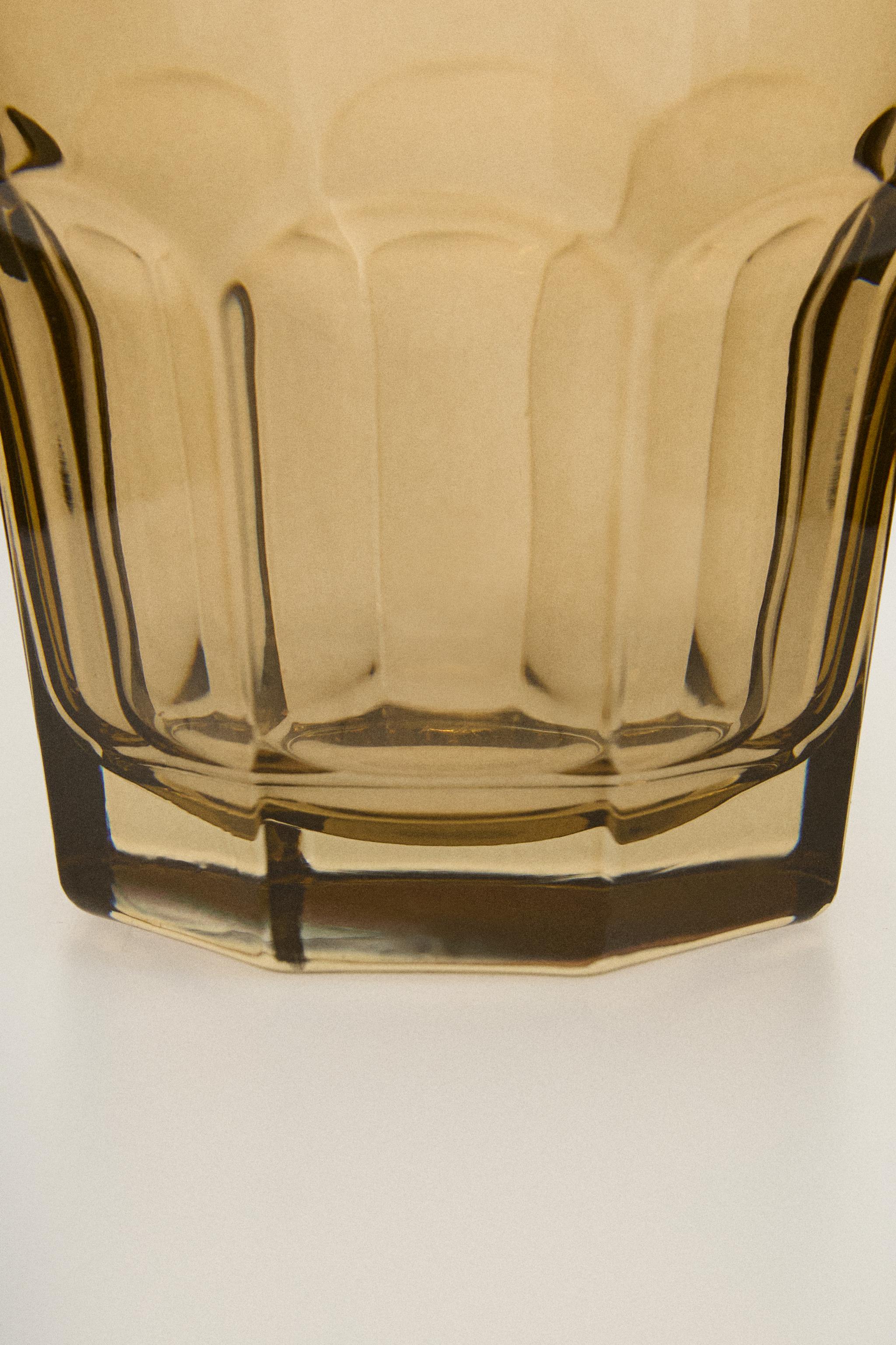 COFFEE TUMBLER WITH RAISED DESIGN