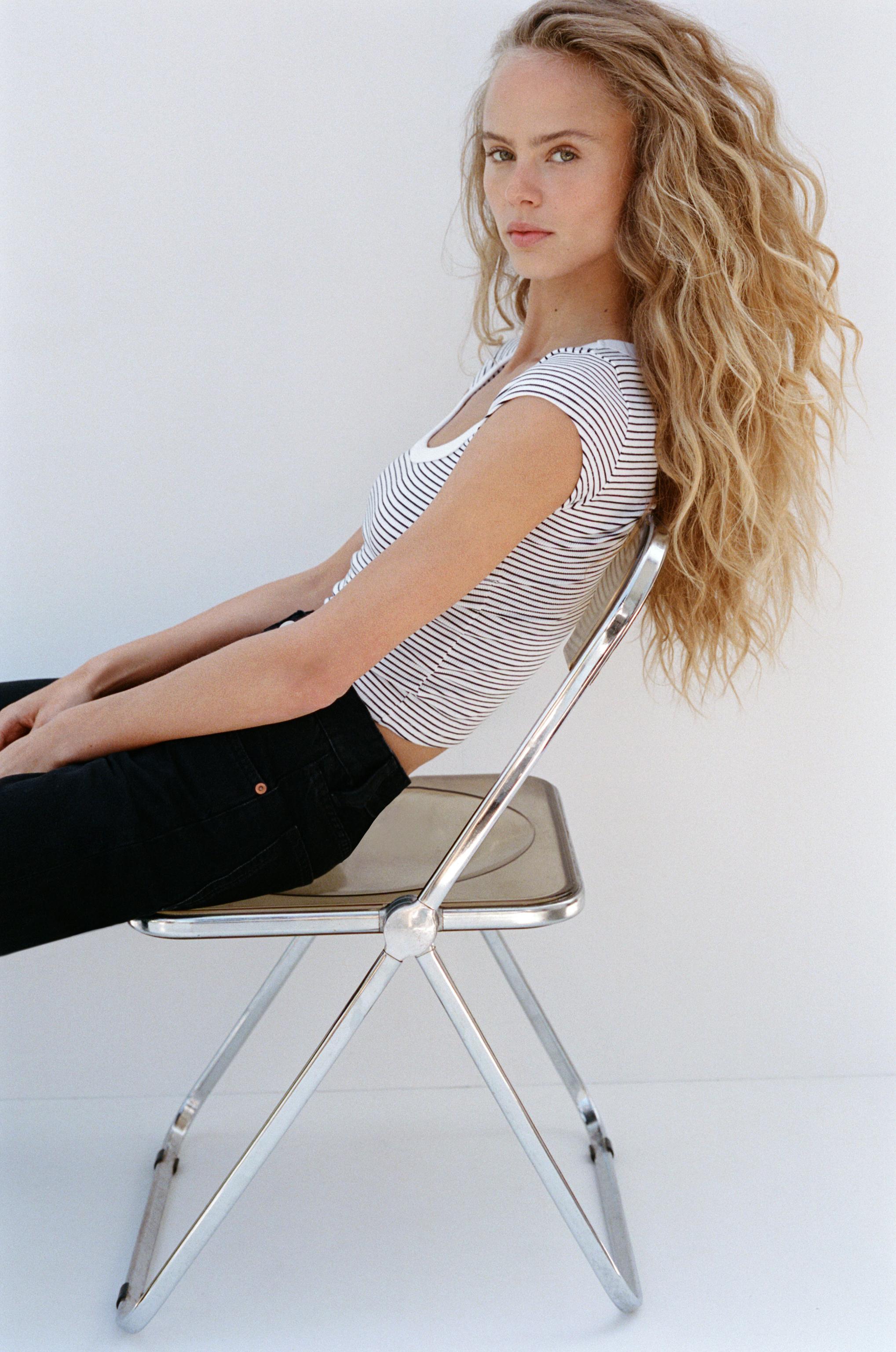 SCOOP NECK TOP