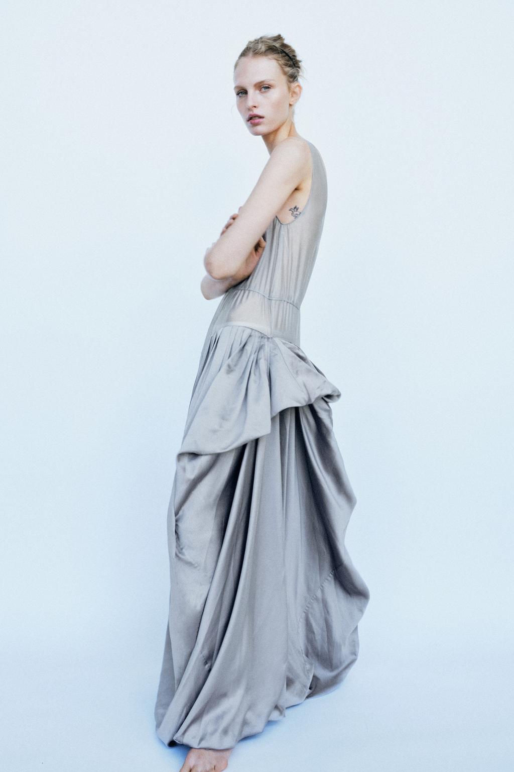 Contrasting Voluminous Draped Maxi Dress