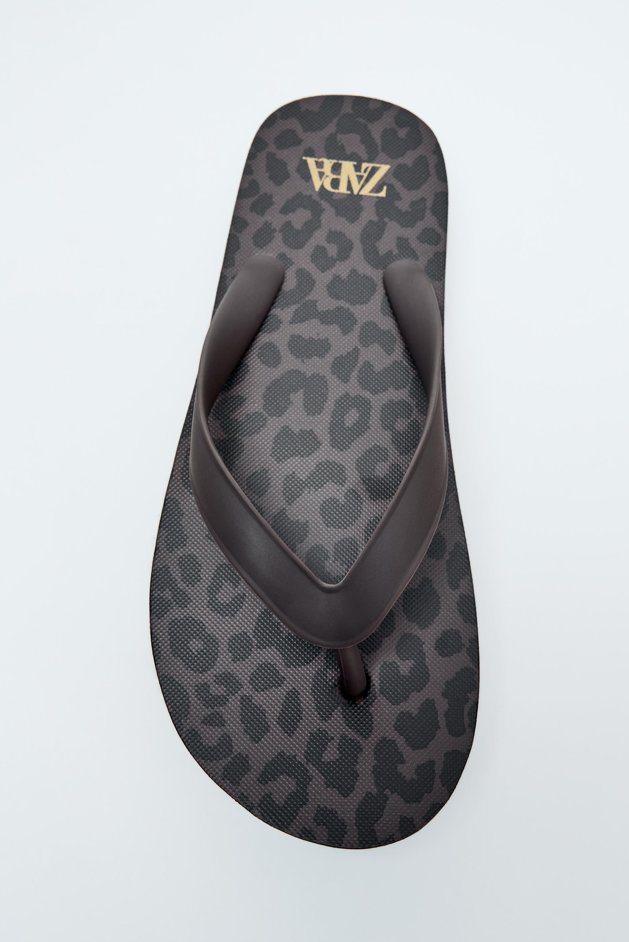 PRINTED FLAT SANDALS