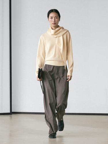 Pull en maille avec écharpe - Écru de Zara