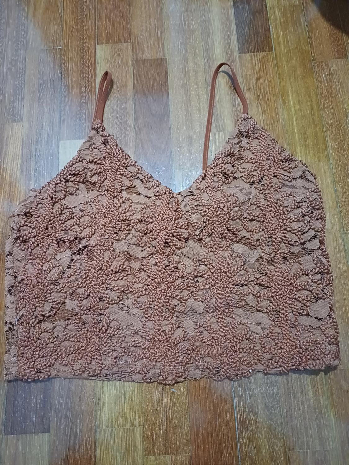 EMBROIDERED LACE TOP