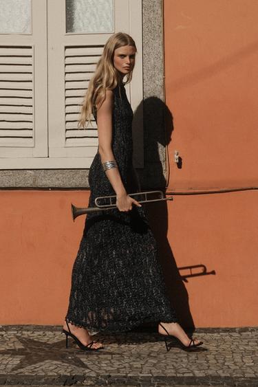 VESTIDO LONGO COM FIO METALIZADO - Preto da Zara
