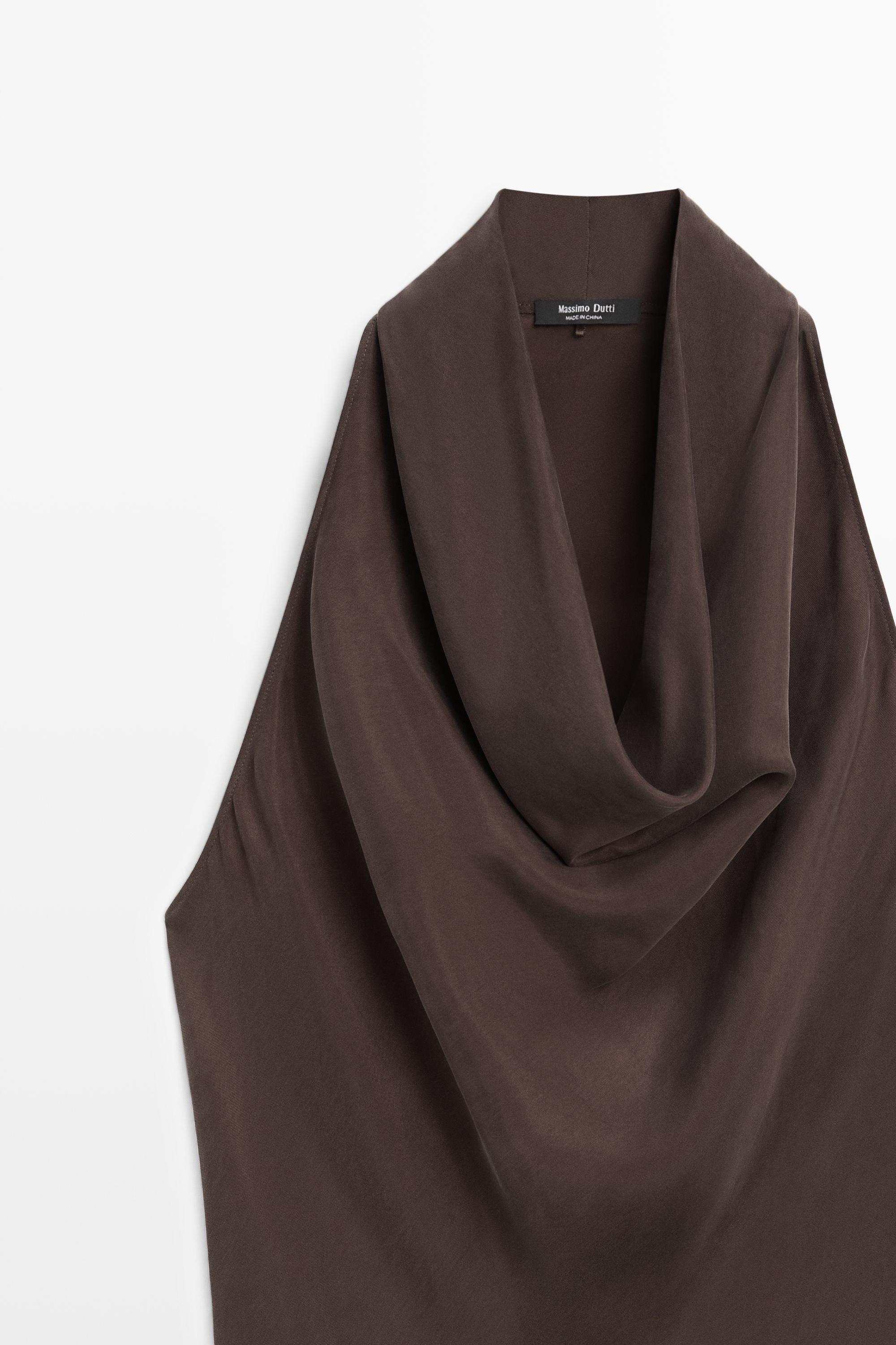 Robe longue à encolure drapée