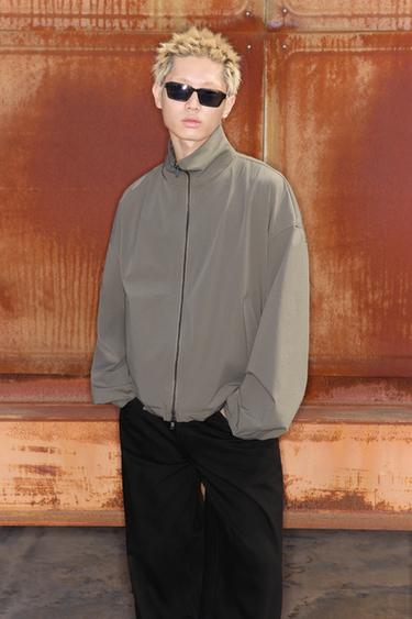 TEXTURED TECHNICAL JACKET - Greenish by Zara