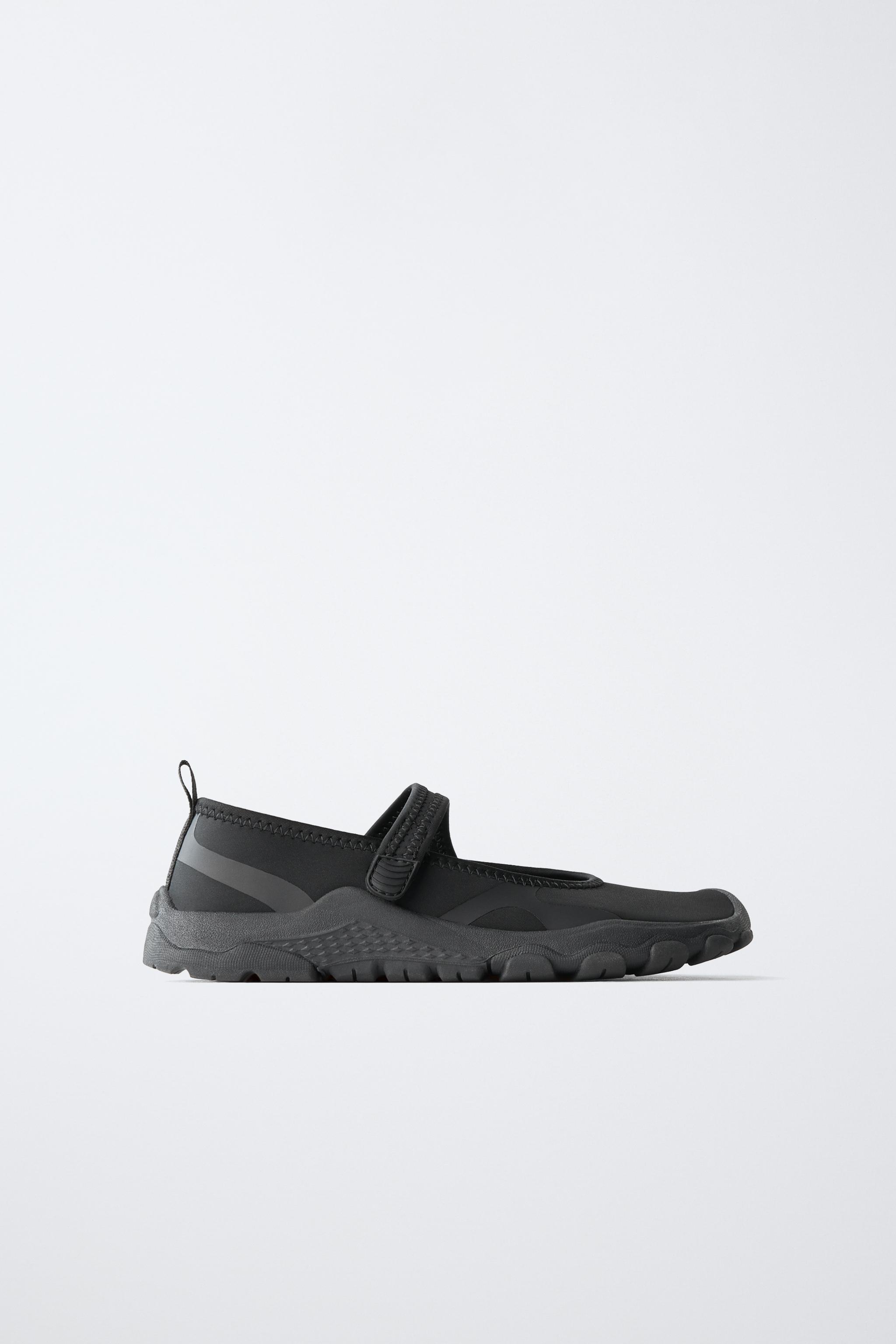 BAREFOOT SPORT BALLET FLATS — Black