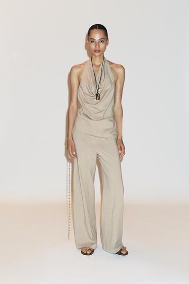 TOP HALTER ME EFEKT TË LYER - Ngjyrë rëre nga Zara