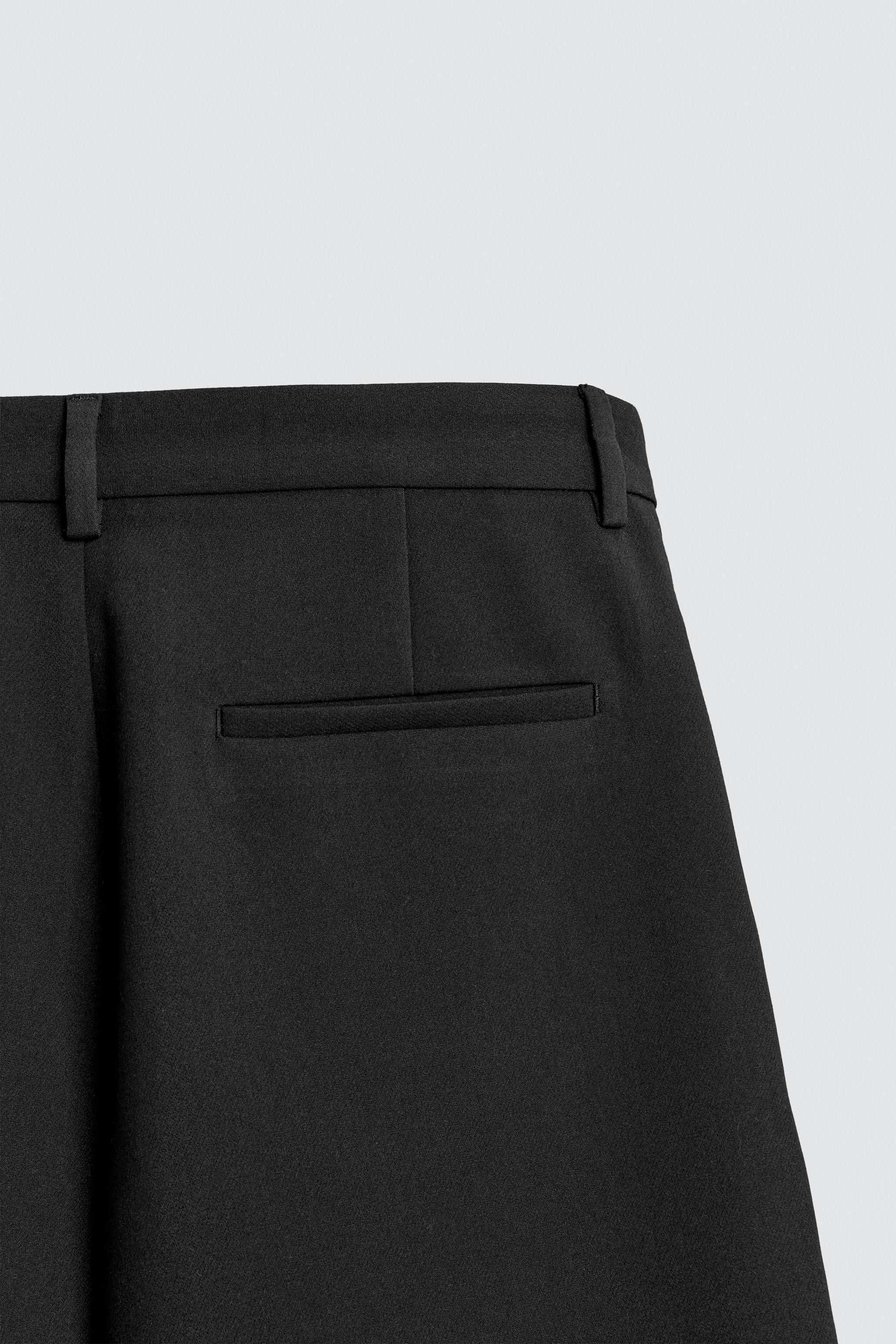 FLOWY PLEATED SHORTS