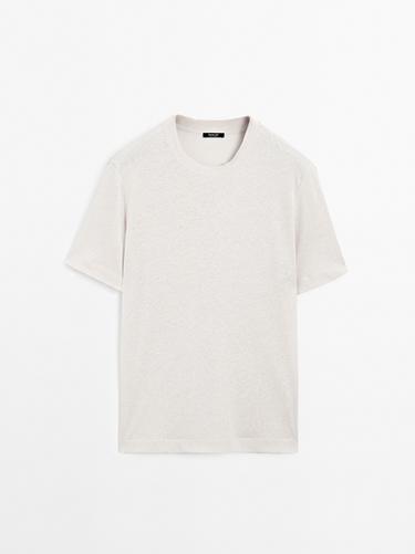 Camiseta manga corta con lino - Marrón de Zara