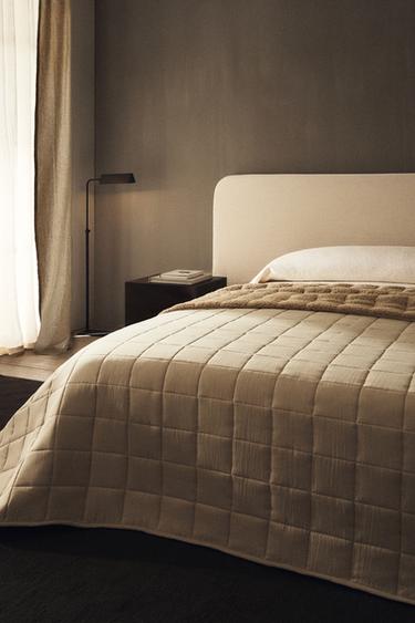 REVERSIBLE FAUX SHEARLING QUILT - Beige by Zara