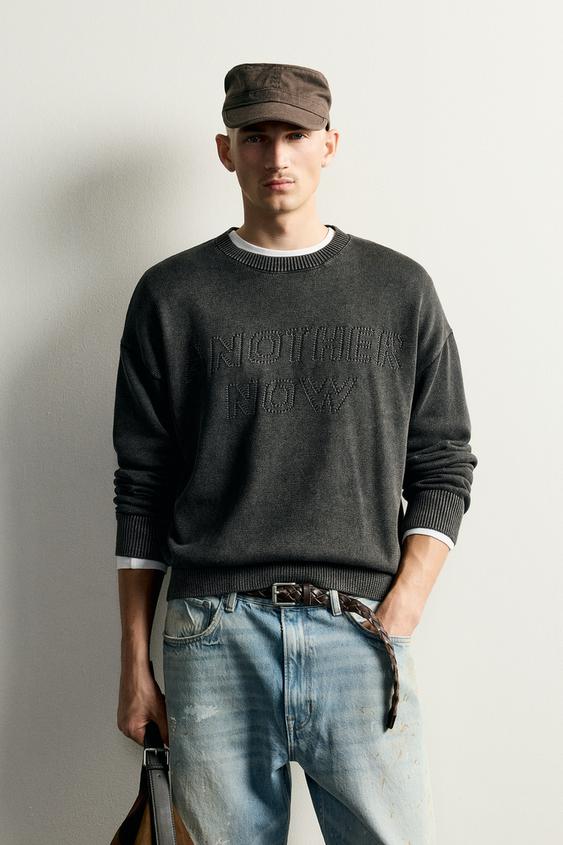 Sweter o luźnym kroju z intarsją