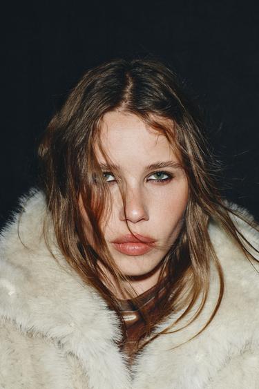 MANTEAU COURT EFFET FOURRURE - Beige clair de Zara