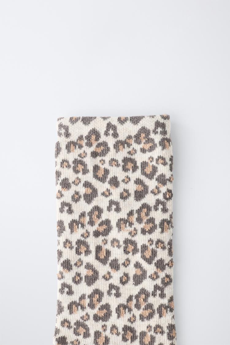 PAQUETE DE TRES CALCETINES LARGOS CON ESTAMPADO ANIMAL 5