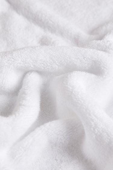 SERVIETTE DE BAIN FESTON BRODÉ - Beige de Zara - Image 4