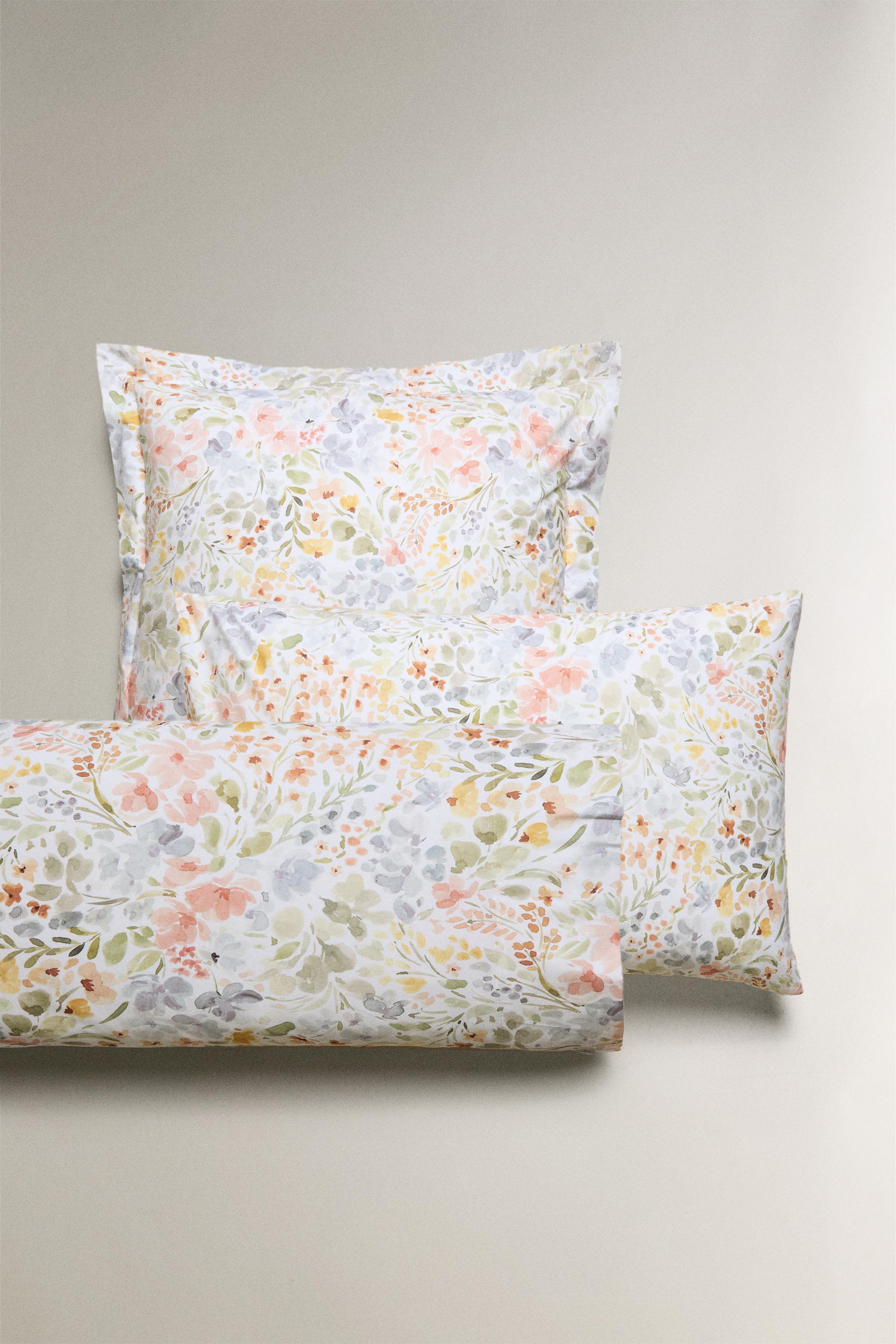 Federa per cuscino intrecciata con motivi floreali in bianco