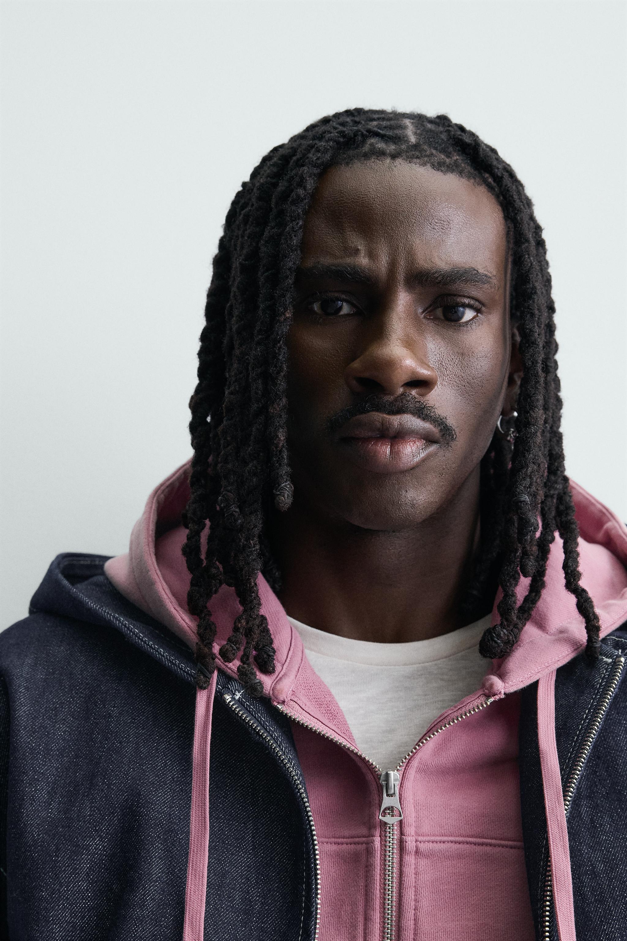 BLOUSON EN DENIM À CAPUCHE ET SURPIQÛRES