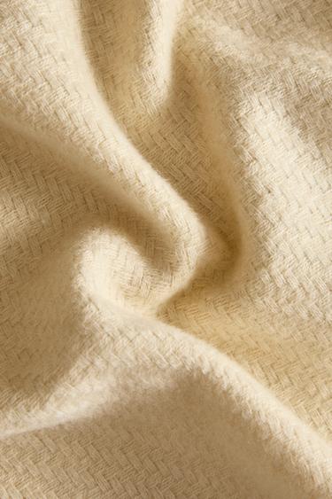 PLAIN TEXTURED THROW - Ecru by Zara - Image 2