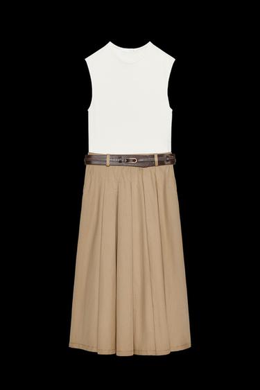 KLEID MIT GÜRTEL - KAMEL/WEISS  von Zara