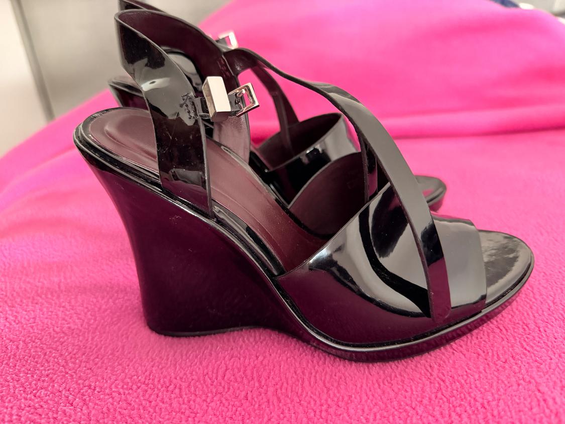 PATENT FINISH WEDGE SANDALS - Image 2