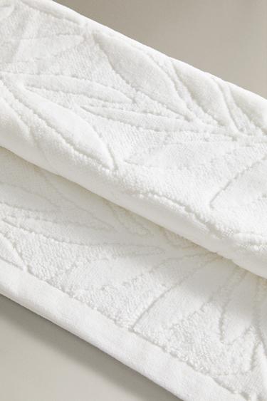 منشفة حمام بجاكار مشجر - كافا الخاص بـ Zara