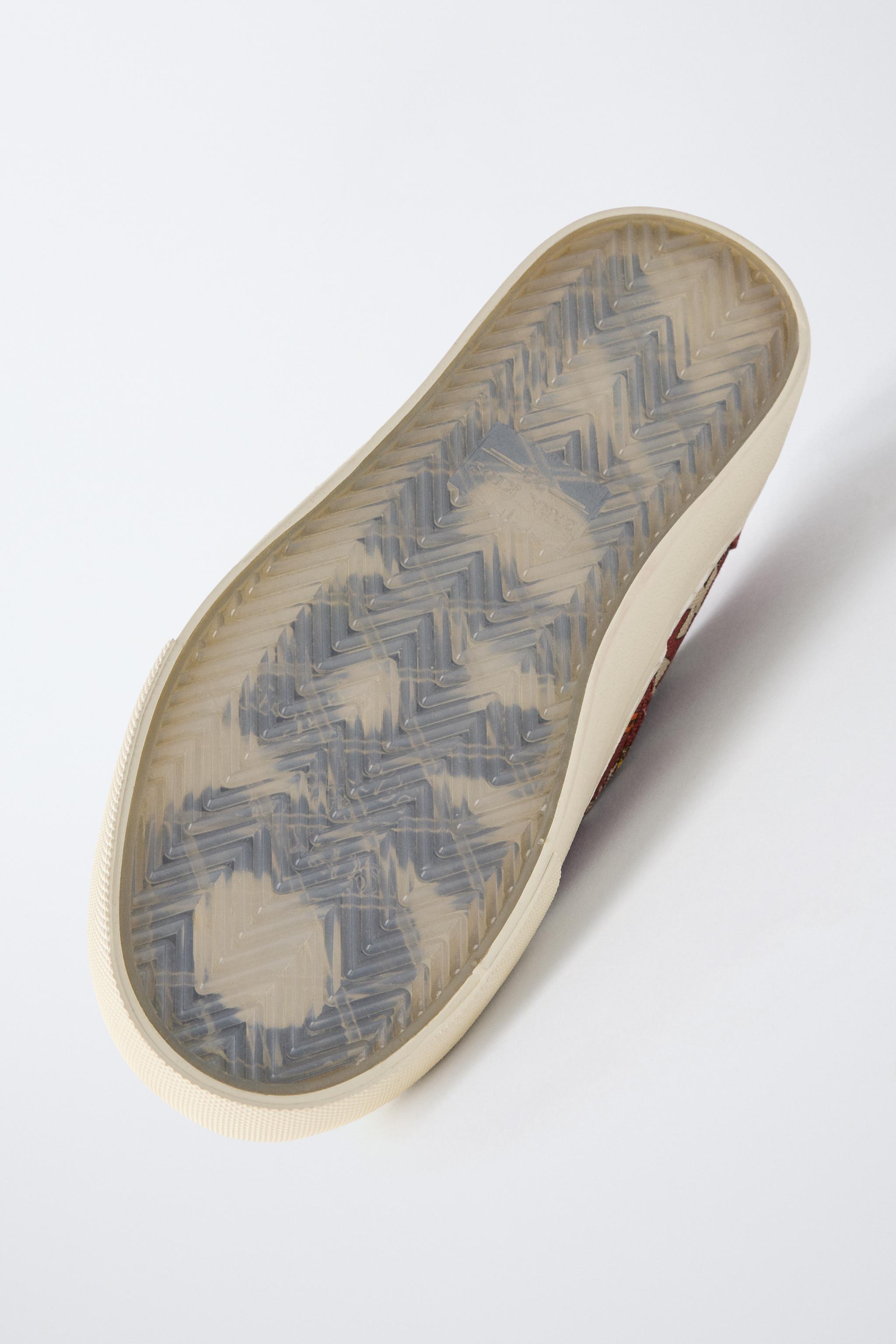TENNIS À LACETS