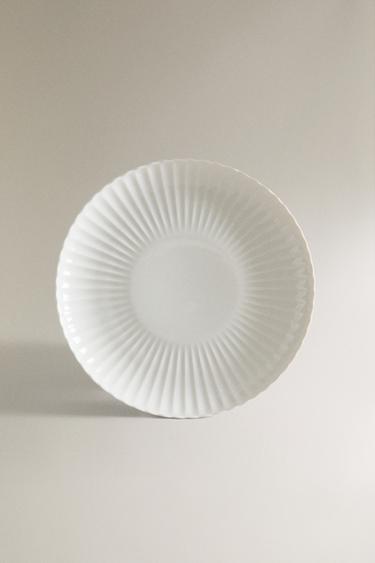 SCALLOPED PORCELAIN DINNER PLATE - White by Zara