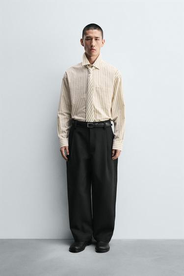 Zaras RANDIG SKJORTA MED KOMBINERAD SLIPS - Sandfärgad