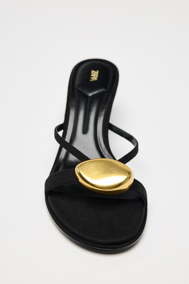 SANDALES À DÉTAIL MÉTALLIQUE - Noir de Zara - Image 2