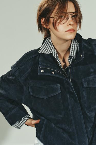 КУРТКА ИЗ 100% ЗАМШИ С КАРМАНАМИ — СИНИЙ от Zara