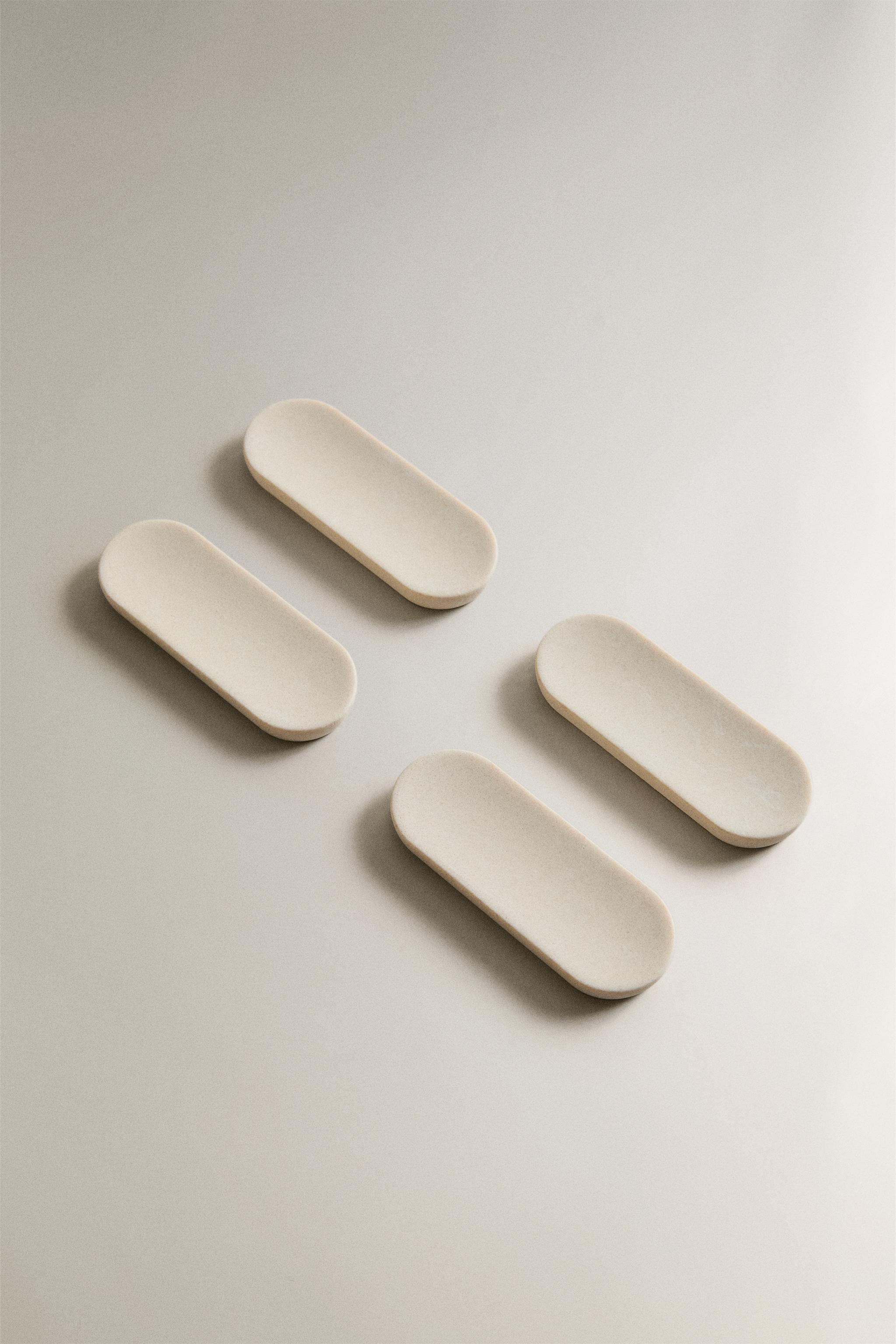 RESIN CHOPSTICK RESTS (PACK OF 4) — Light beige