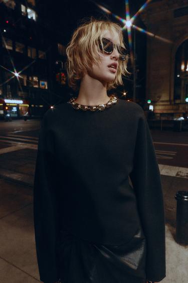 سترة محاكة بكرات ياقة - أسود الخاص بـ Zara