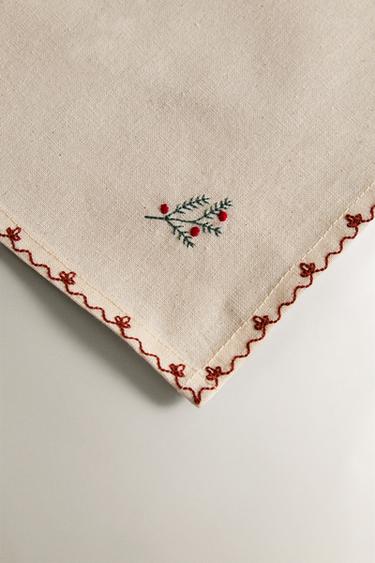 CHRISTMAS NAPKIN WITH FLORAL EMBROIDERY - Ecru by Zara - Image 2