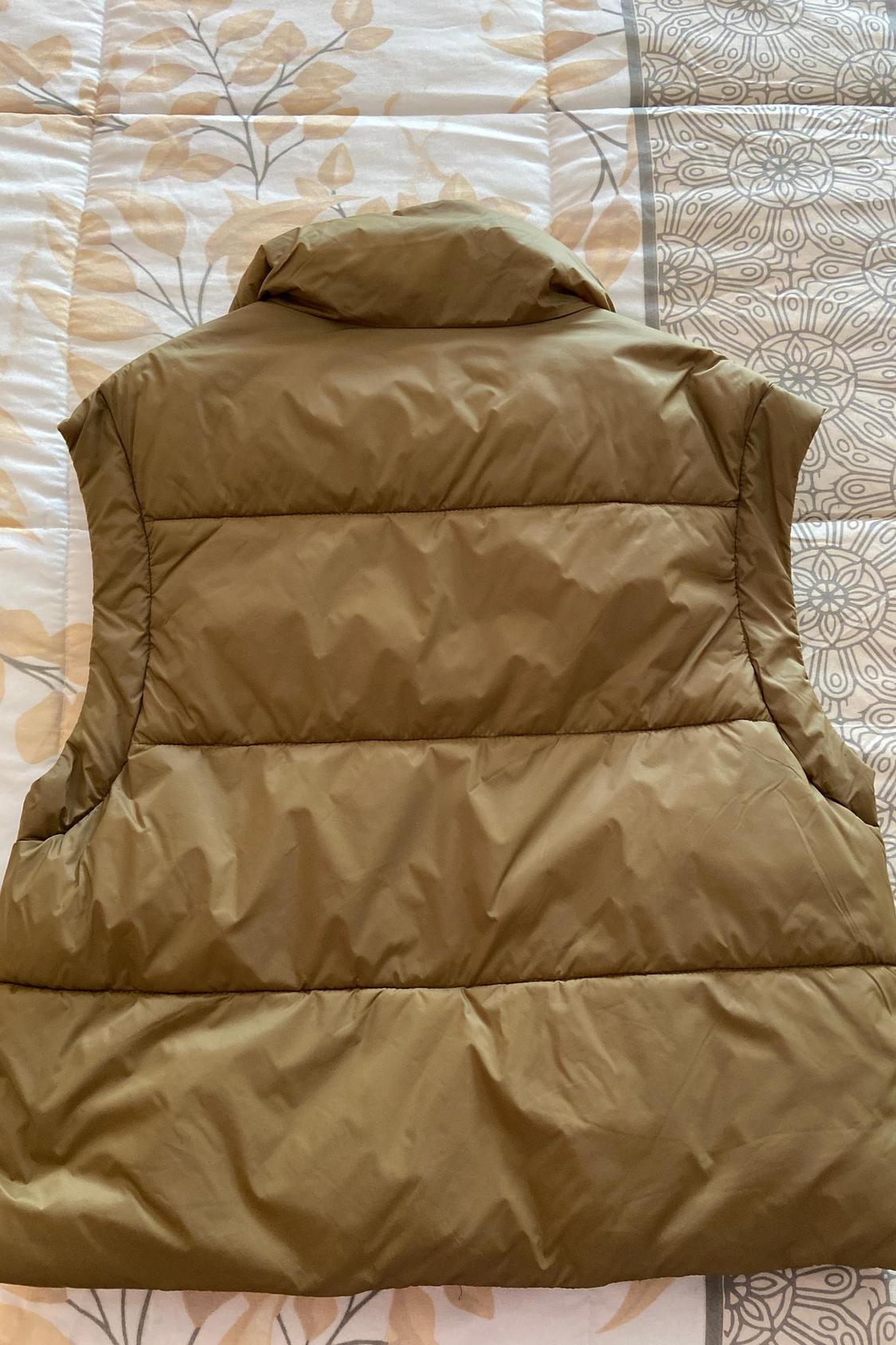 WATER-REPELLENT GILET WITH WIND PROTECTION - Image 2